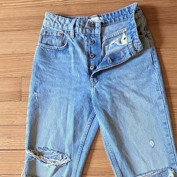 Zara Straight Leg High Rise Button Fly Ripped Ankle Jeans in Light Wash Sz 2 - Picture 6 of 8